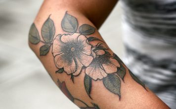 Fiori tatuaggio
